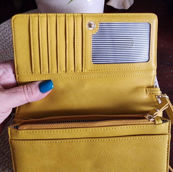 NEW ~ Nuoku Leather Cellphone/Wallet Yellow Crossbody Bag - Picture 7 of 14